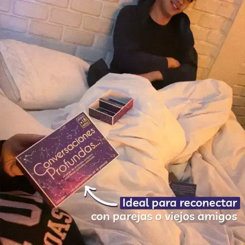 amigos jugando conversaciones profundas en la cama